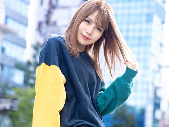 【ギャル】パイパンスレンダーギャルがデカチン挿れられ喘ぎまくり！膣奥まで連続ピストン⇒最後は綺麗な顔にブッカケ！