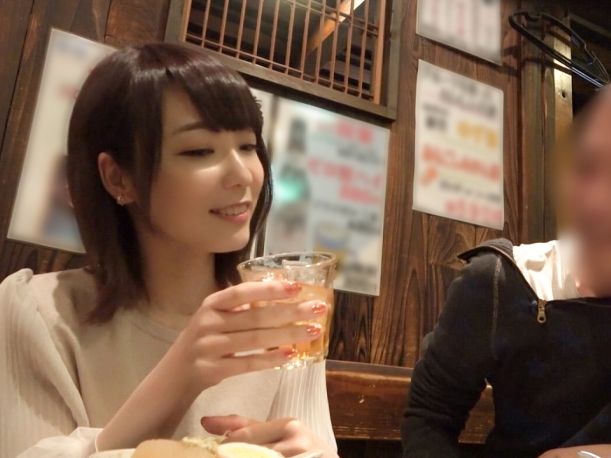 【新宿ナンパ成功】『仕事中なのに…』スレンダー美人OLが昼休みにガチナンパされ、ホテルで乳首責められマ●コびしょ濡れ！仕事を忘れて感じまくるドエロ娘に大変身！♡