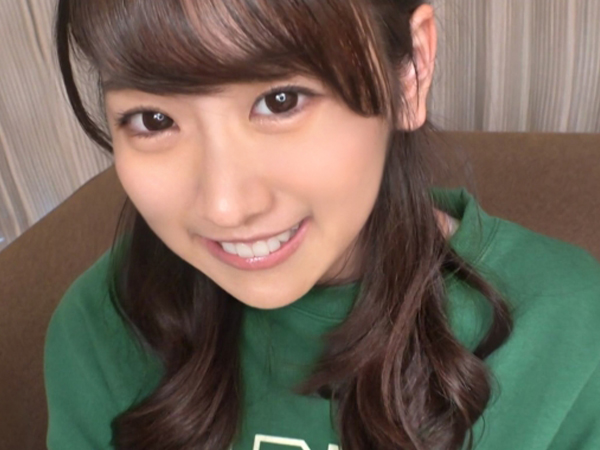 【女子大生ハメ撮り】大きな瞳が印象的な美少女JD、騎乗位で激しくハメられ連続絶頂！素人とは思えないエロさに興奮必至！