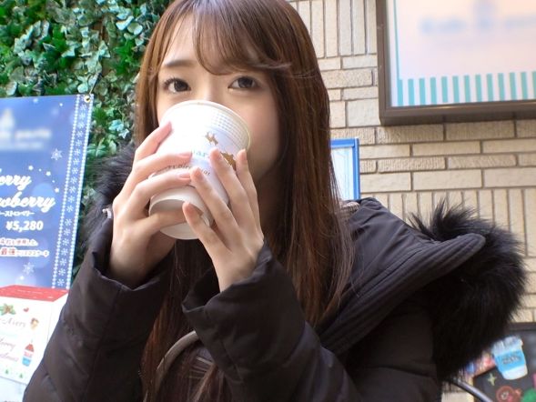 【素人ナンパ】恋愛ベタなデカ乳美女、巧みな口説きで堕落！無邪気な上目遣いフェラでチ○コビンビン！純粋な笑顔の裏に隠れたエロさ爆発！！