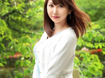 【欲求不満な人妻の危険な火遊び】『旦那じゃ物足りないの…』エッチな人妻が禁断の不倫セックスに挑戦！他人棒の刺激的な快感に溺れ、ヨガり狂う姿は必見！♡