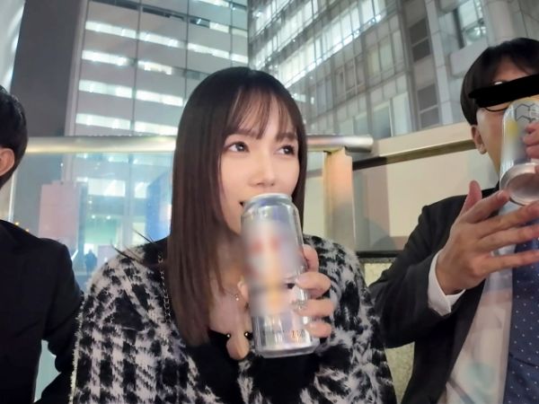 【美巨乳美女の逆ナン狩り】『私にチ○ポちょうだい♡』街で見つけた男たちを逆ナンパ！美巨乳を武器に3P性交で男たちを翻弄し、精子を搾り取る貪欲セックス！！