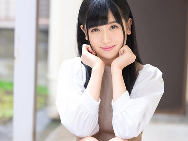 【お宅訪問で大胆プレイ】『エッチなお願い聞いて♡』21歳のウブな美少女が素人男性の家で大胆変身！一生懸命なフェラに興奮MAX！我慢できず生挿入で本気セックス！！