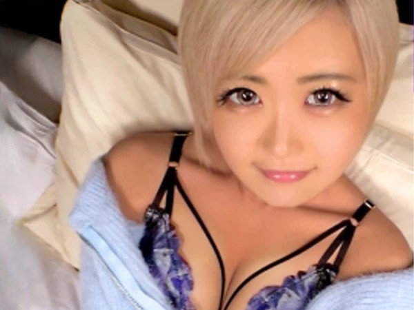 【金髪スレンダーギャルの誘惑】小麦色肌がエロすぎる美乳ギャル！生チ●ポ挿入で鬼ピストン全開！淫乱ギャルが激しく乱れる！♡