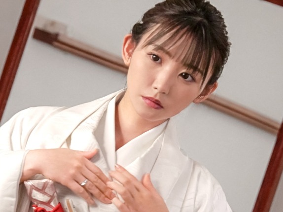 【人妻ナンパ】美尻セレブ妻、32歳とは思えない若さ！子持ちママが夫以外のチ●ポでオマ●コ激突かれ！Tバックから覗く美尻がエロすぎる！