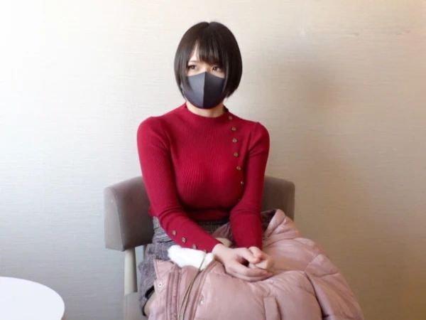 【爆乳ナースをゲット!】『ダメ…患者さんにバレちゃう…』ショートカットが似合う巨乳看護師が、街中ナンパでホテルにIN!謝礼金に釣られて生ハメSEXに挑戦!デカ乳を揺らしてパイズリ披露♡